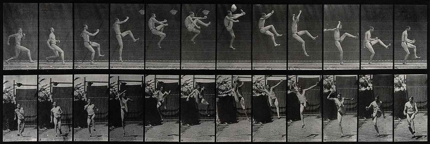 Secuencia fotográfica de un hombre dando un salto mortal